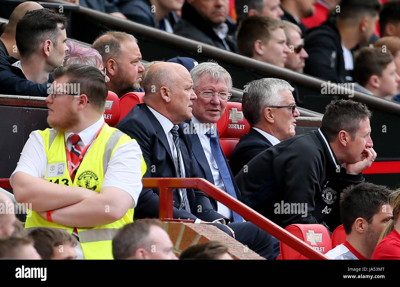 Manchester United 2008 XI manager Sir Alex Ferguson (centre) with Mike ...