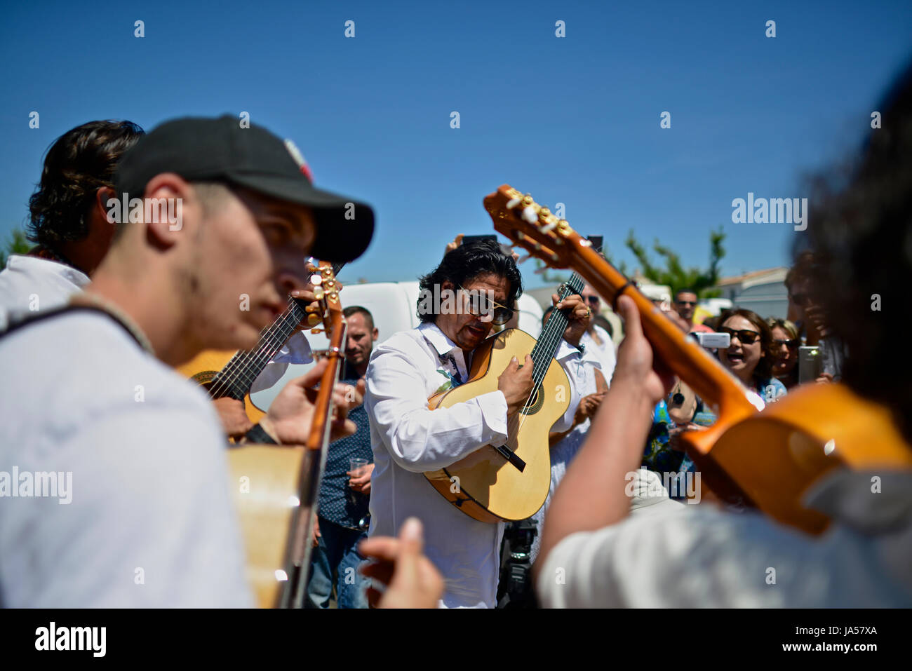 Saintes maries de la mer gypsy festival hires stock photography and