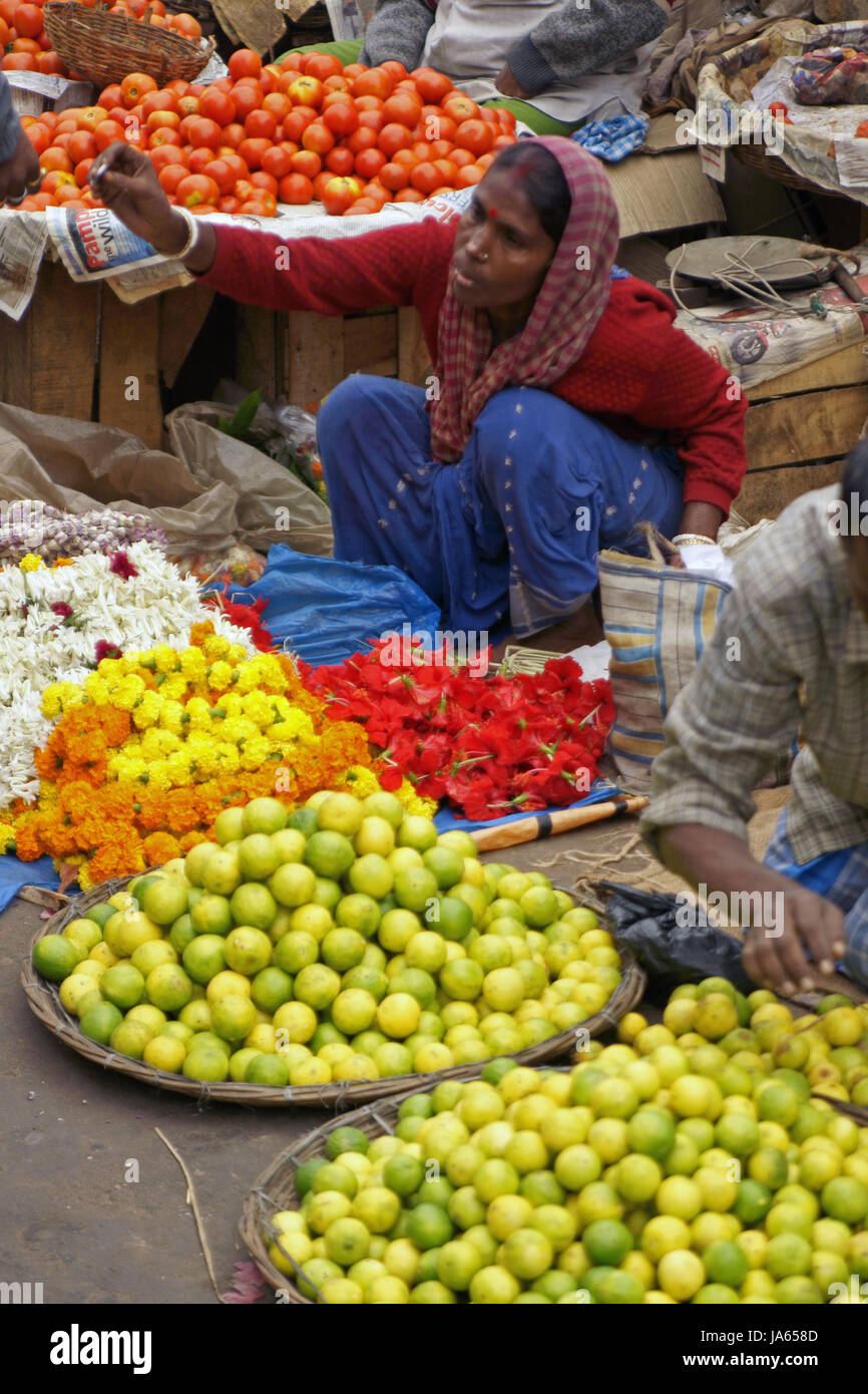 Busy fruit and vegetable market in the Chowringhee area of Kolkata