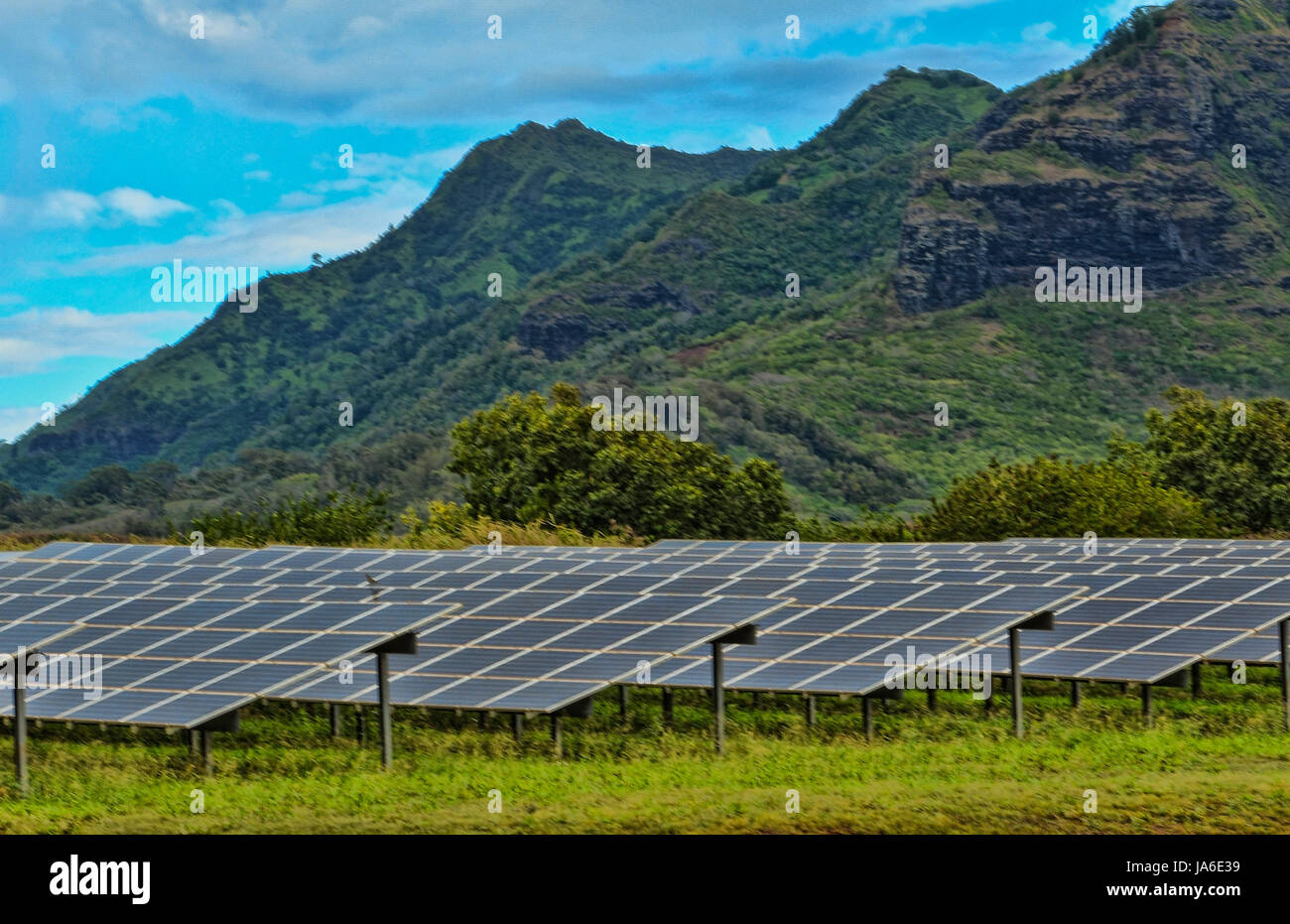 Solar panels in hawaii hires stock photography and images Alamy