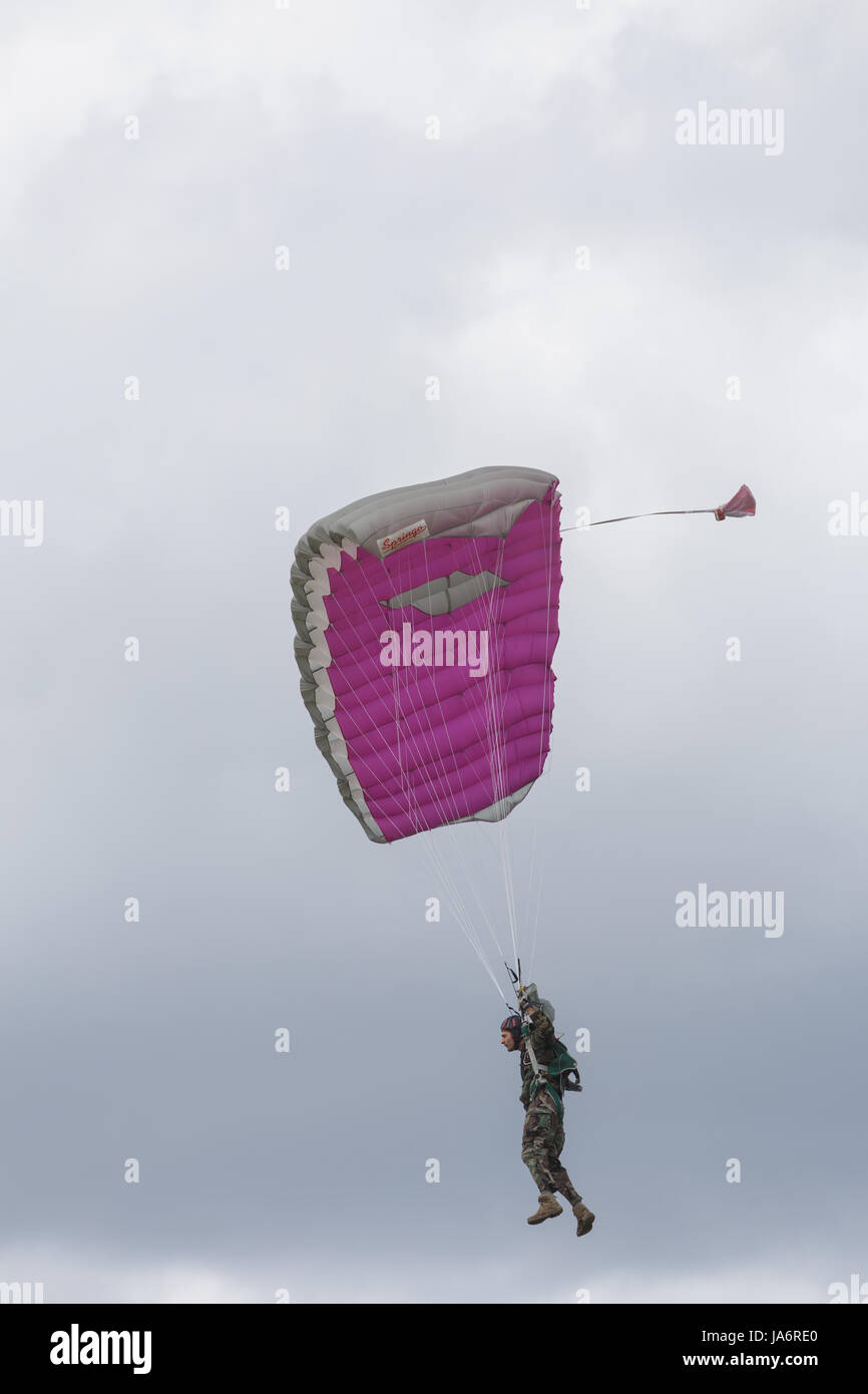 La Ferte Alais, France. 4th June, 2017. A parachutist in the skies above the Aerodrome de Cerny, La Ferte Alais. Credit: Julian Elliott/Alamy Live News Stock Photo