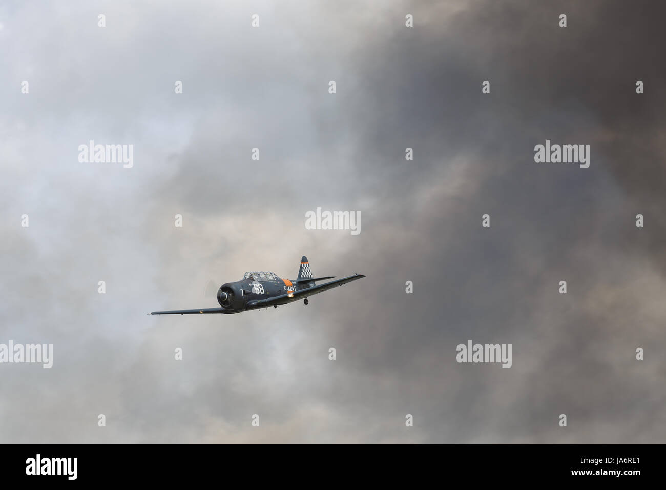 La Ferte Alais, France. 4th June, 2017. A North American Aviation T-6 Texan in the skies above the Aerodrome de Cerny, La Ferte Alais. Credit: Julian Elliott/Alamy Live News Stock Photo