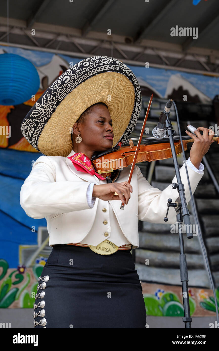 Wearing sombrero hi-res stock photography and images - Page 3 - Alamy