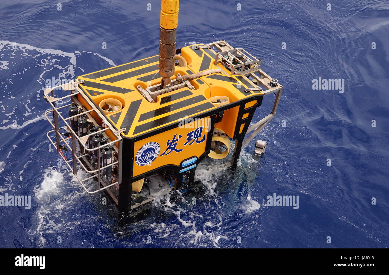 China Rov (170824) -- ABOARD KEXUE, Aug. 24, 2017 (Xinhua) -- China's remote ...