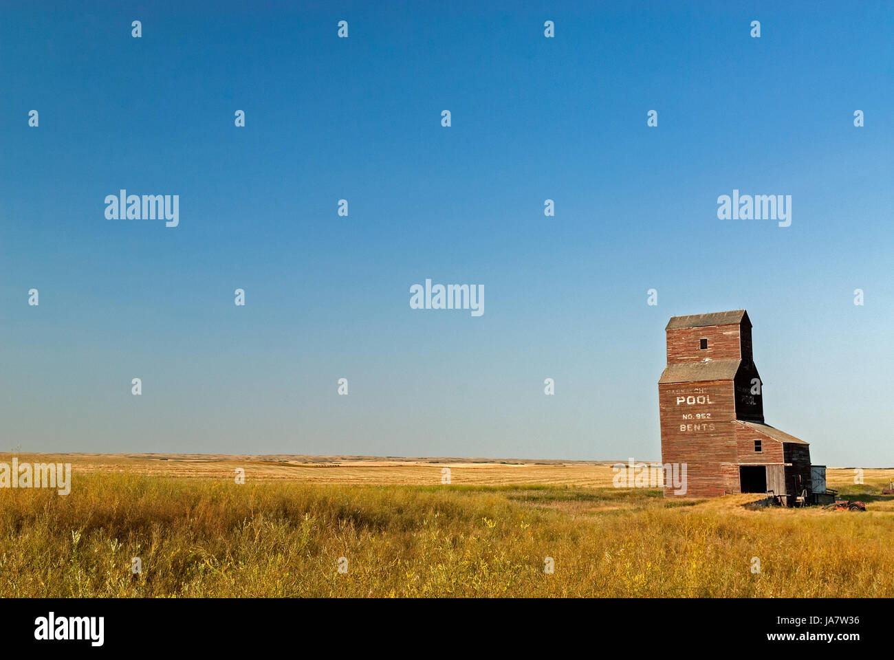 Abandoned grain elevator on Saskatchewan prairie Stock Photo