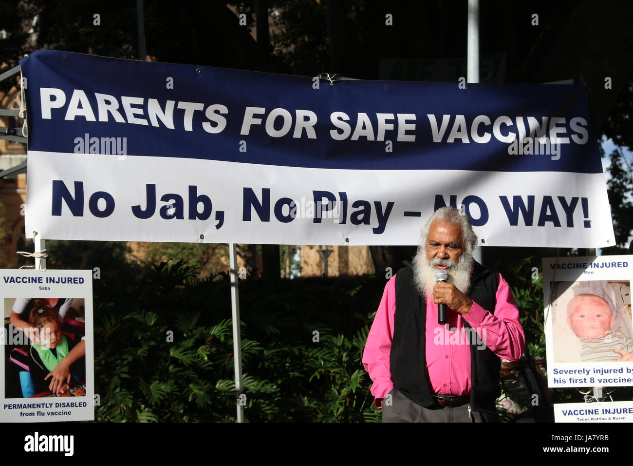 Sydney, Australia. 4 June 2017. Protesters against government compulsory vaccination of children rallied outside Sydney Town Hall before marching to A Stock Photo