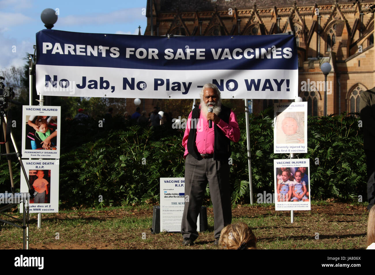 Sydney, Australia. 4 June 2017. Protesters against government compulsory vaccination of children rallied outside Sydney Town Hall before marching to A Stock Photo