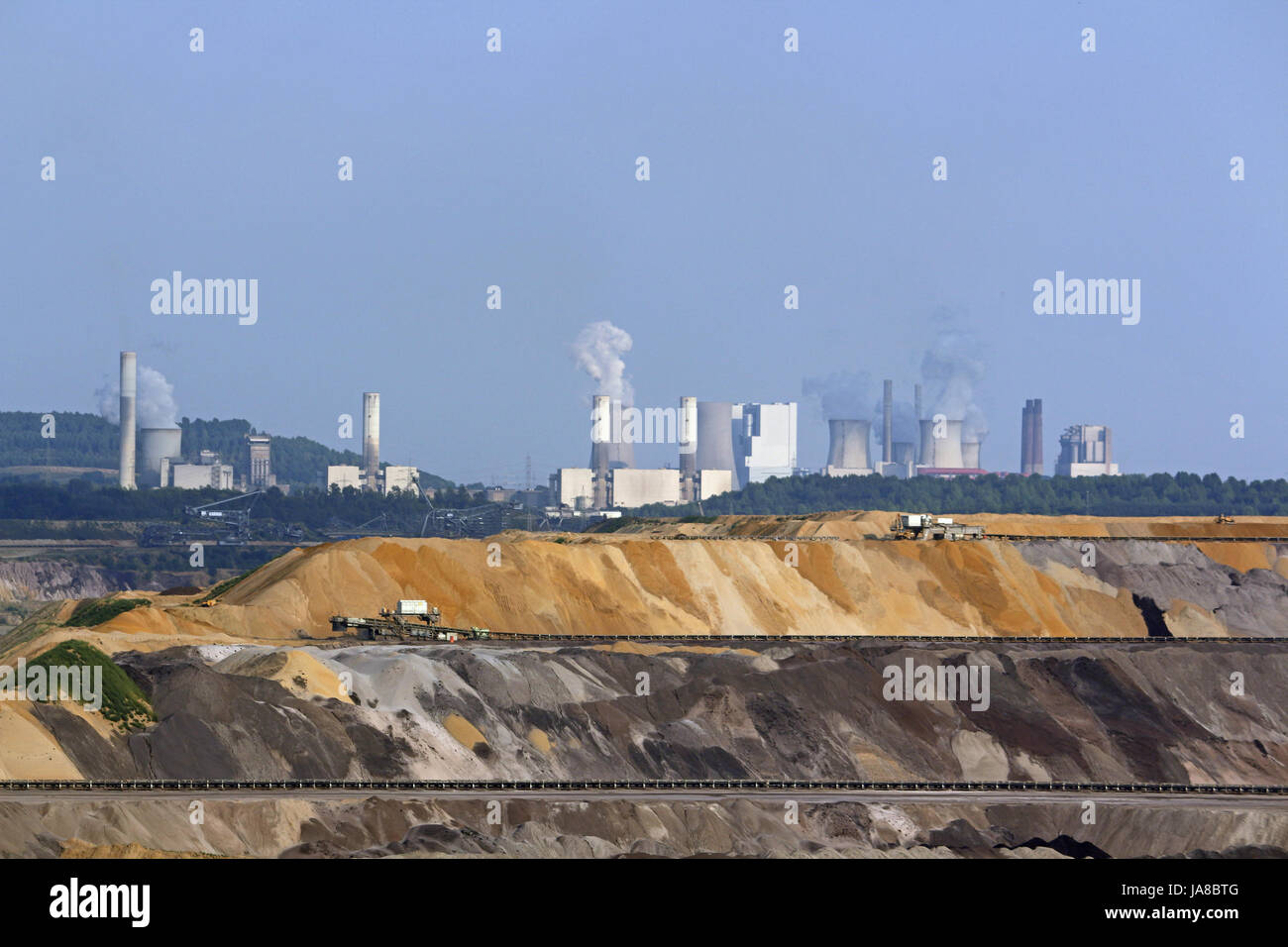 kohleabbau bagger, abbaugebiet von braunkohle, braunkohle tagebau, Stock Photo