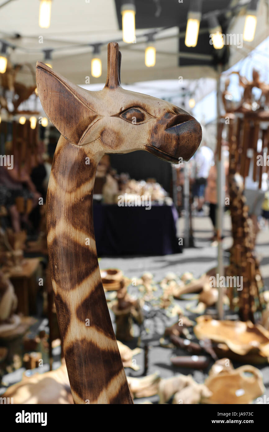 African wooden statue hi-res stock photography and images - Alamy