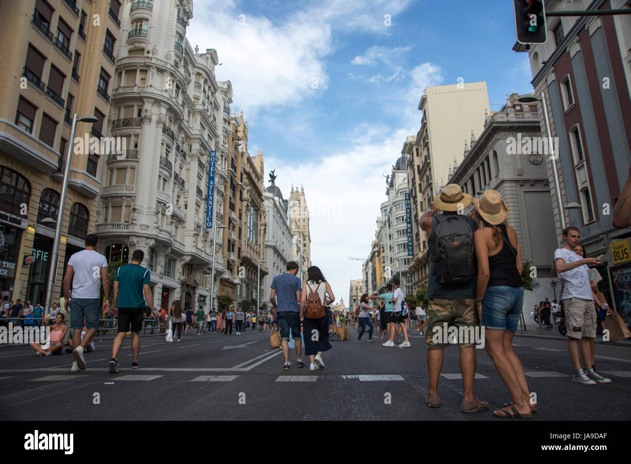 Shopping in madrid hi-res stock photography and images - Page 13 - Alamy