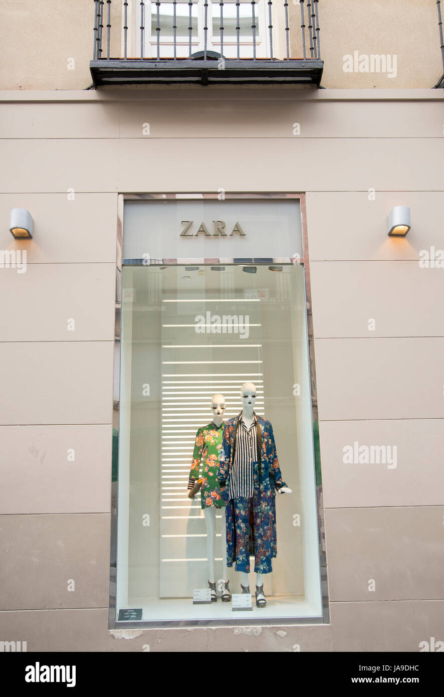 Zara shop madrid hi-res stock photography and images - Alamy