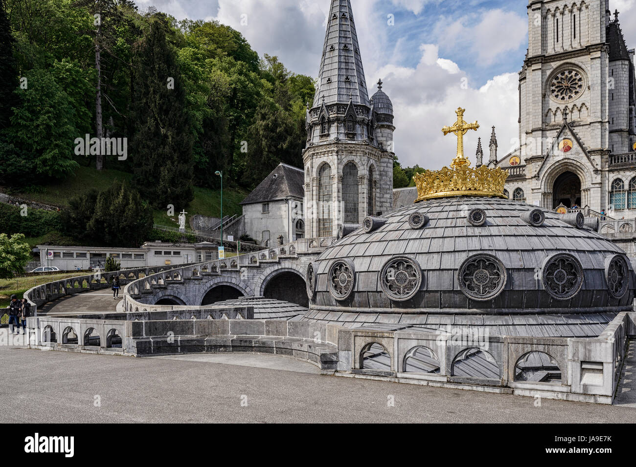 Notre Dame du Rosaire de Lourdes, Gilded crown and cross of the ...