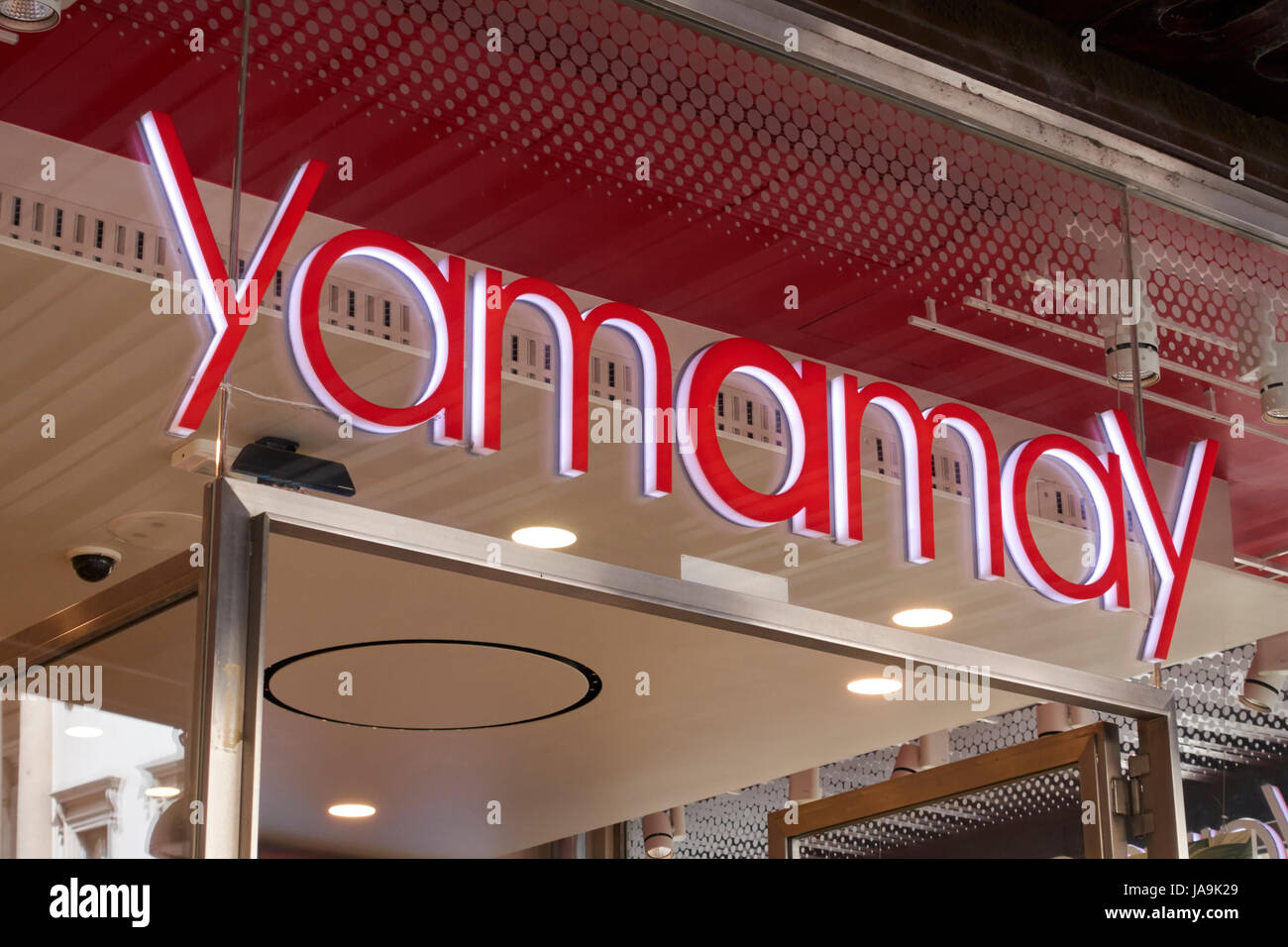 Yamamay fashion store window in Milano Stock Photo - Alamy