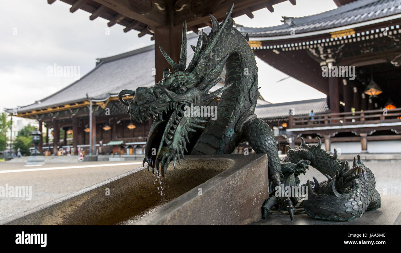 A dragon water fountain at a Buddhist temple in Kyoto, Japan Stock Photo