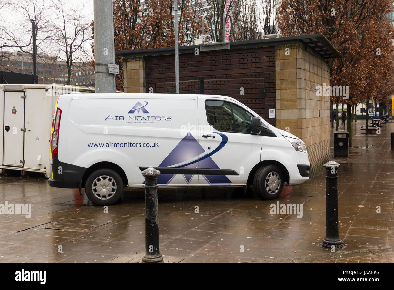 Air quality monitoring station in Piccadilly Gardens, Manchester with a service van belonging to Air Monitors Limited parked nearby.  The air quality  Stock Photo