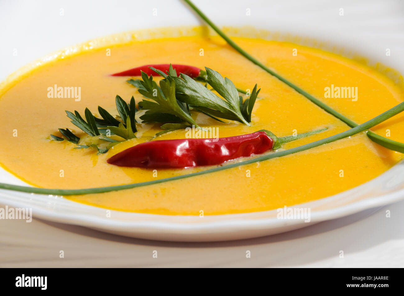 Kuerbissuppe mit Ingwer und Kokosmilch Stock Photo - Alamy