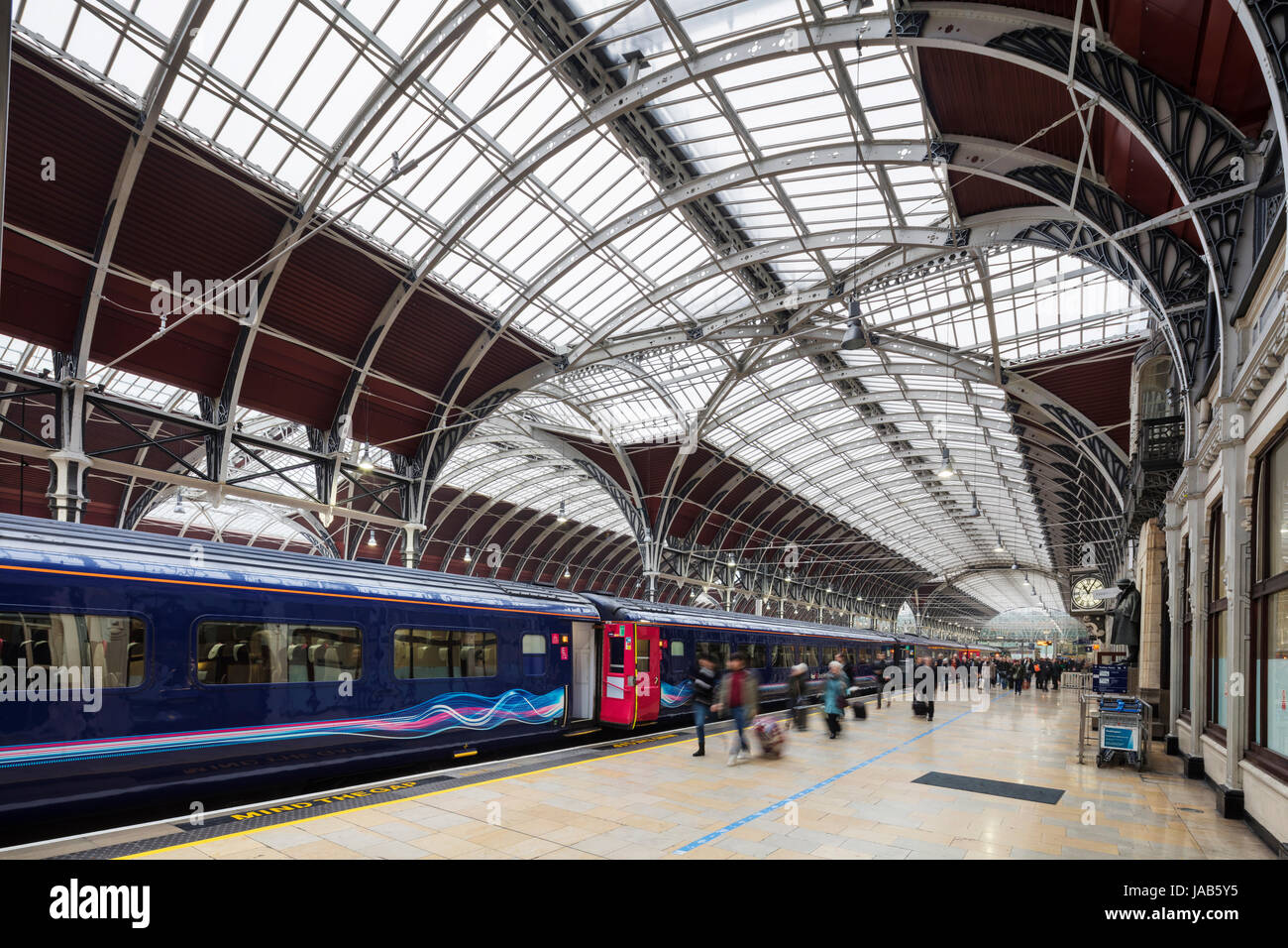 Paddington Station Platforms Stock Photo Alamy