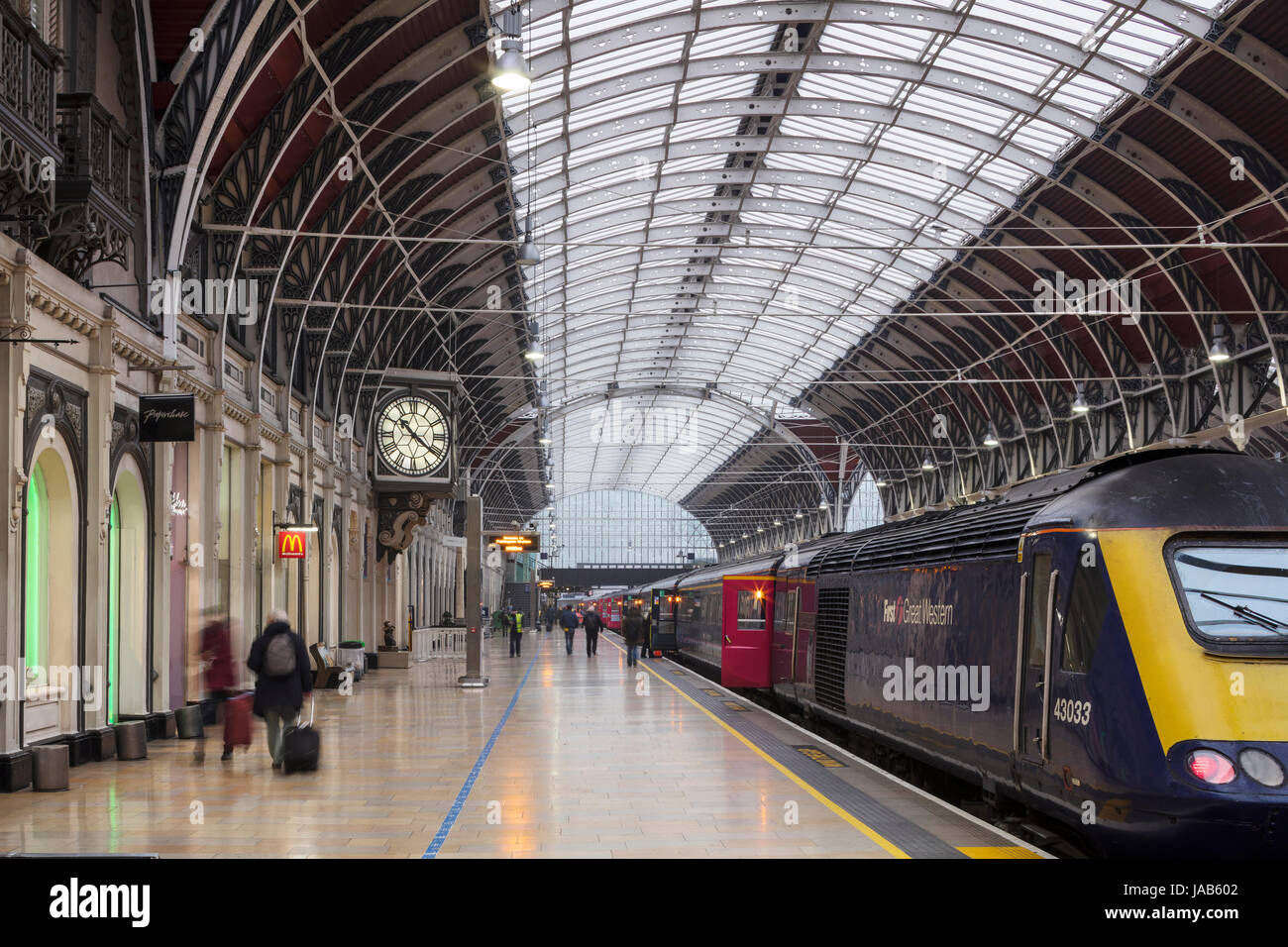Paddington Station Platforms Stock Photo Alamy
