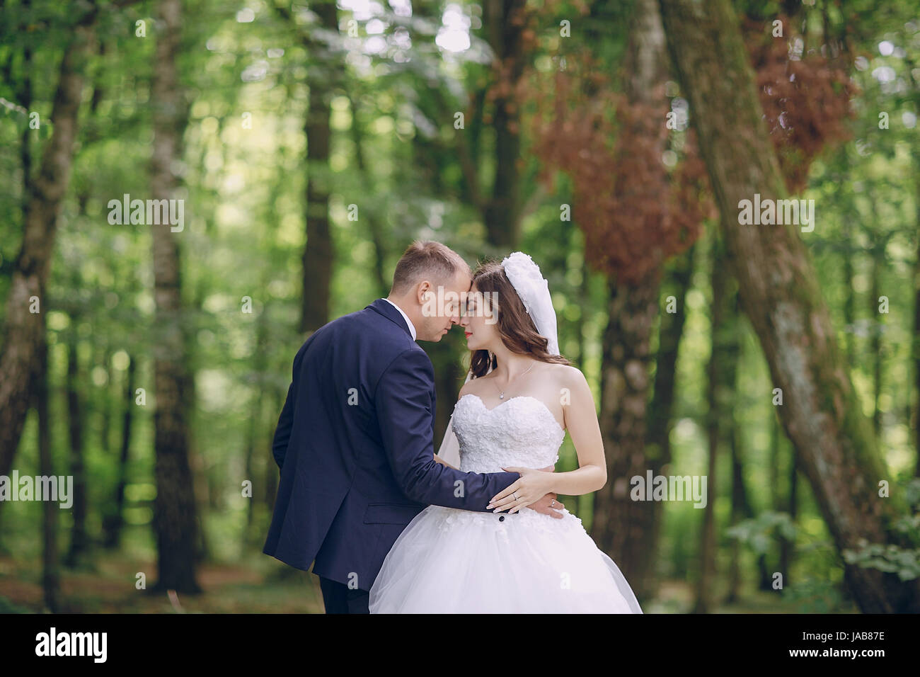 Beautiful bride groom walking back hi-res stock photography and images ...