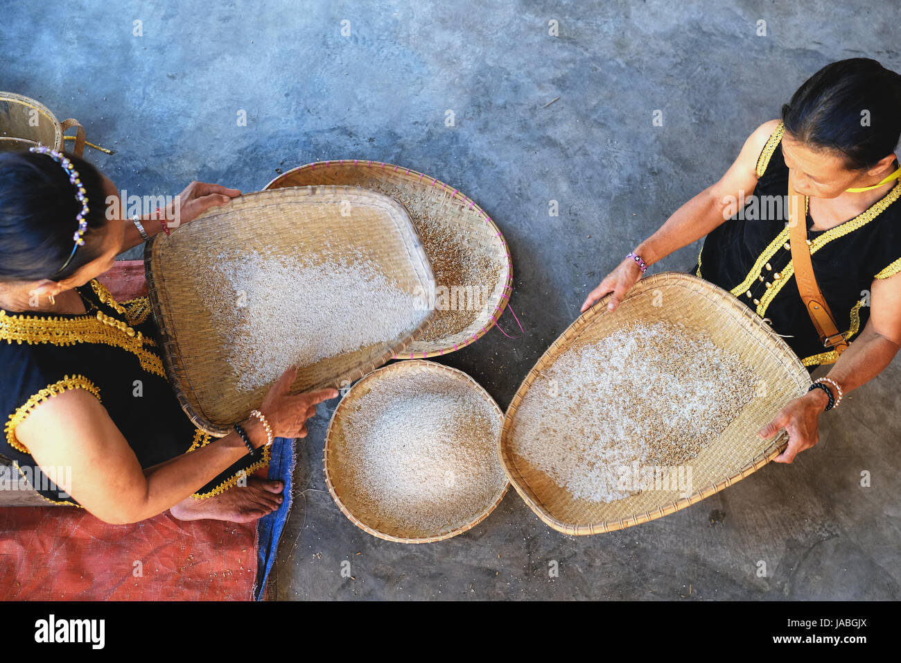 The traditional way of purifying rice in Borneo Stock Photo - Alamy