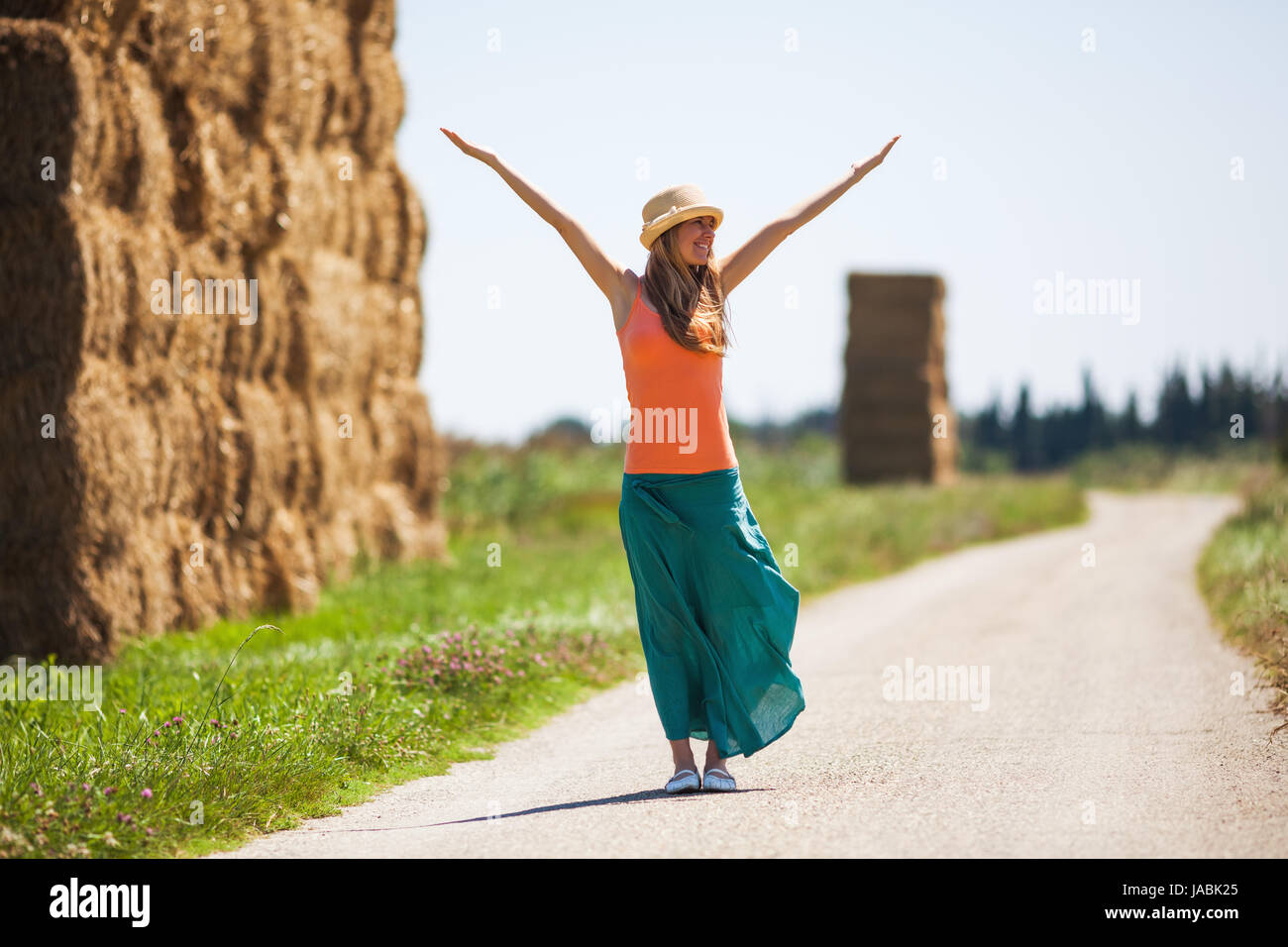 Мужчина и женщина. Бесконтактное фото. Встреча мужчины и женщины. Первое свидание. The traveller.