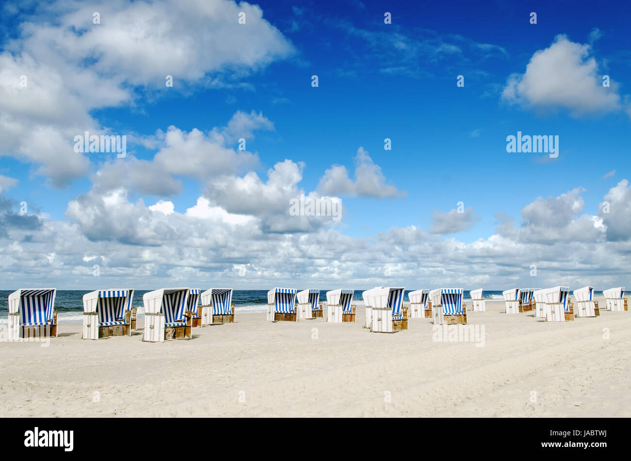 viele Strandkörbe am Strand von Sylt Stock Photo Alamy