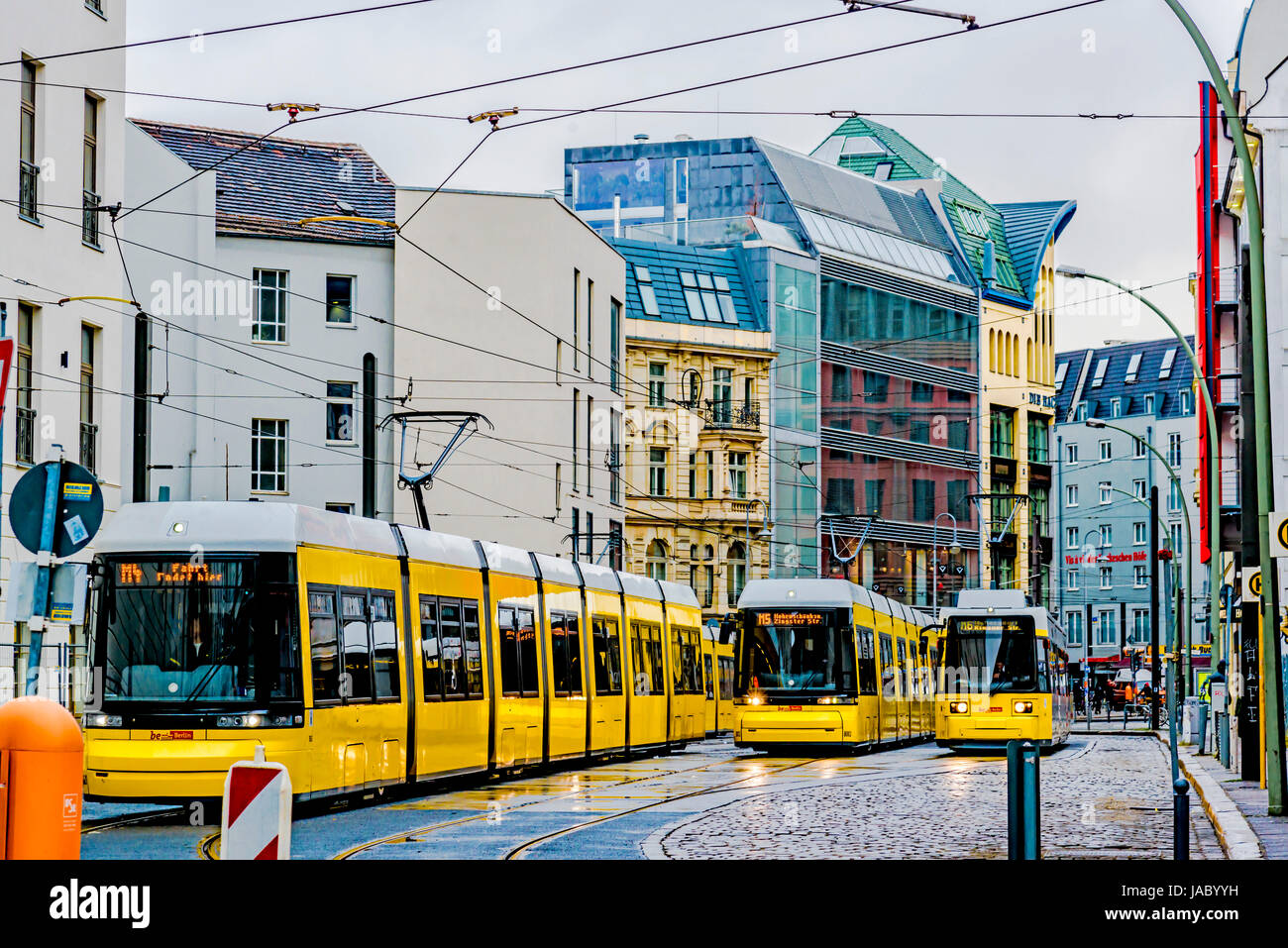 Berlin: Straßenbahnen an einer Haltestelle in Mitte; Tramways in Berlin Stock Photo