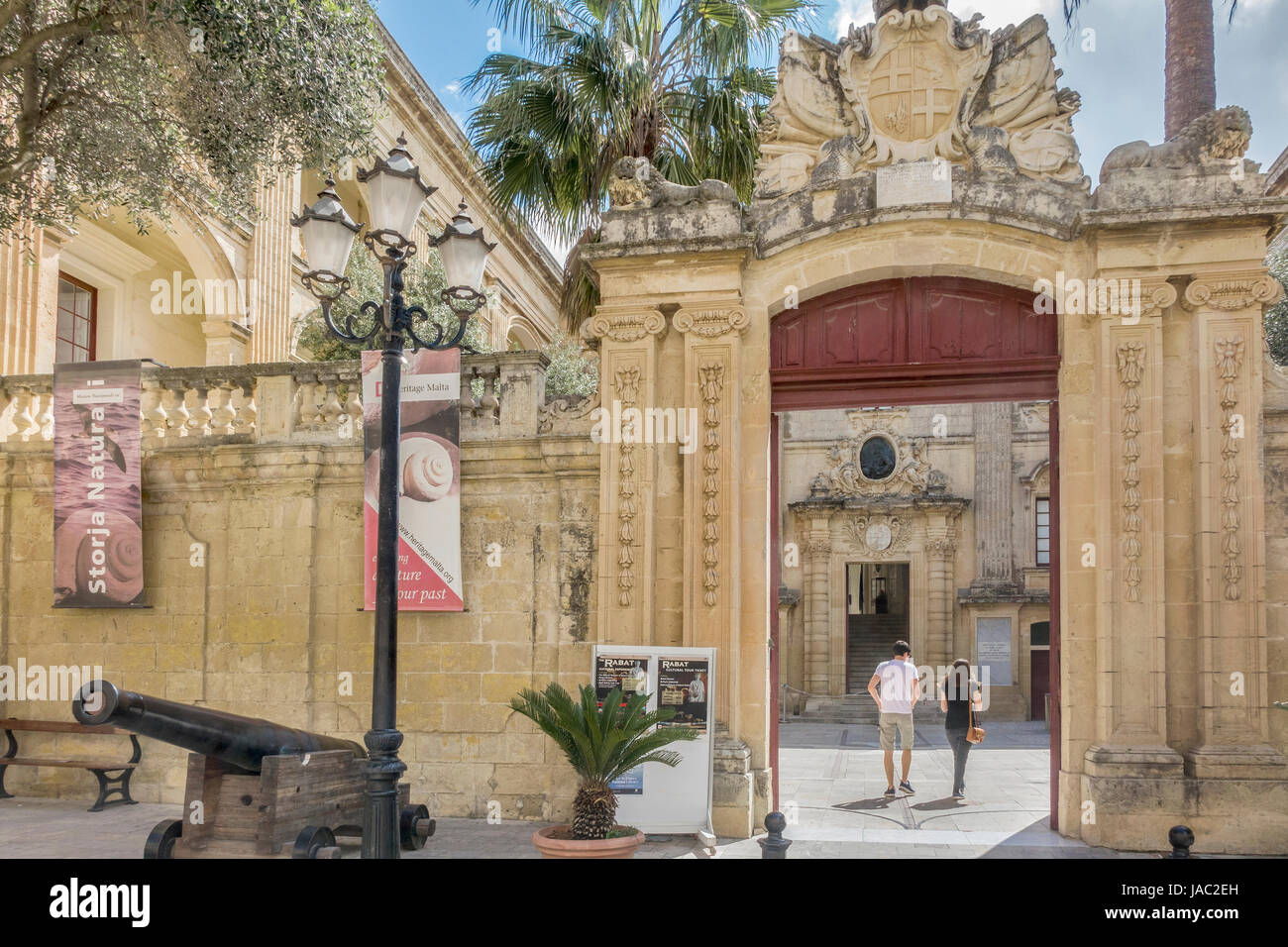 File:Grandmaster's Palace, Malta (41637543714).jpg - Wikimedia Commons