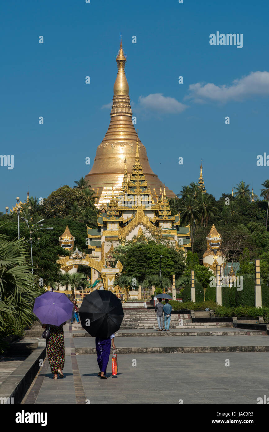 Two pilgrims make their way to the Shwedagon Pagoda in Yangon (Rangoon), Myanmar (Burma) Stock Photo