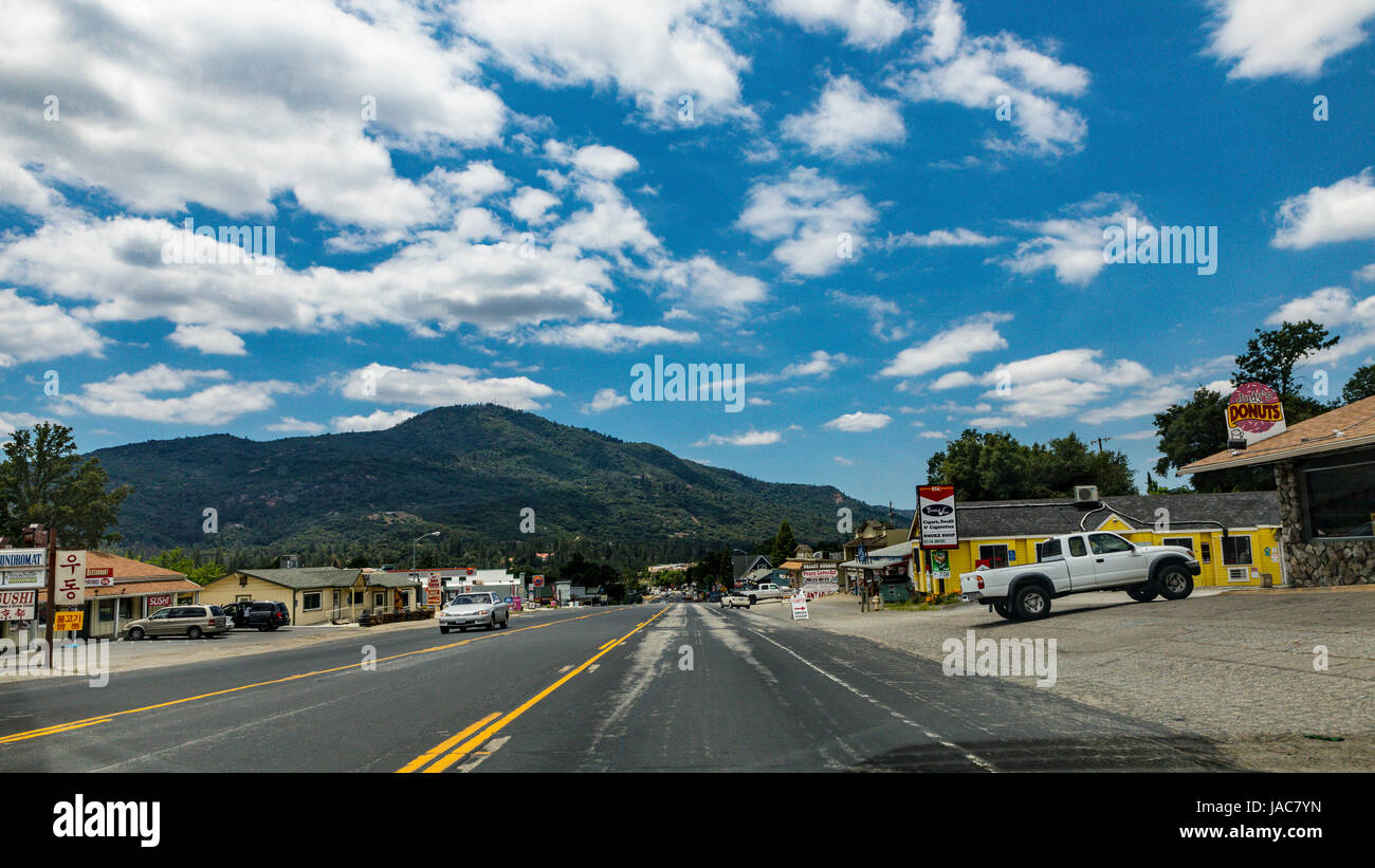 Oakhurst California businesses on the road to Yosemite National Park in