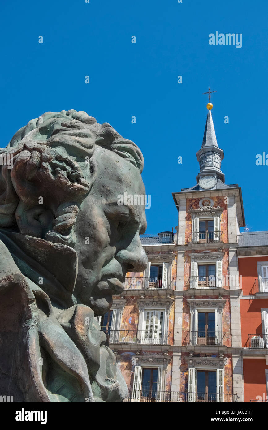 Large bronze sculpture of Spanish painter Francisco de Goya displayed