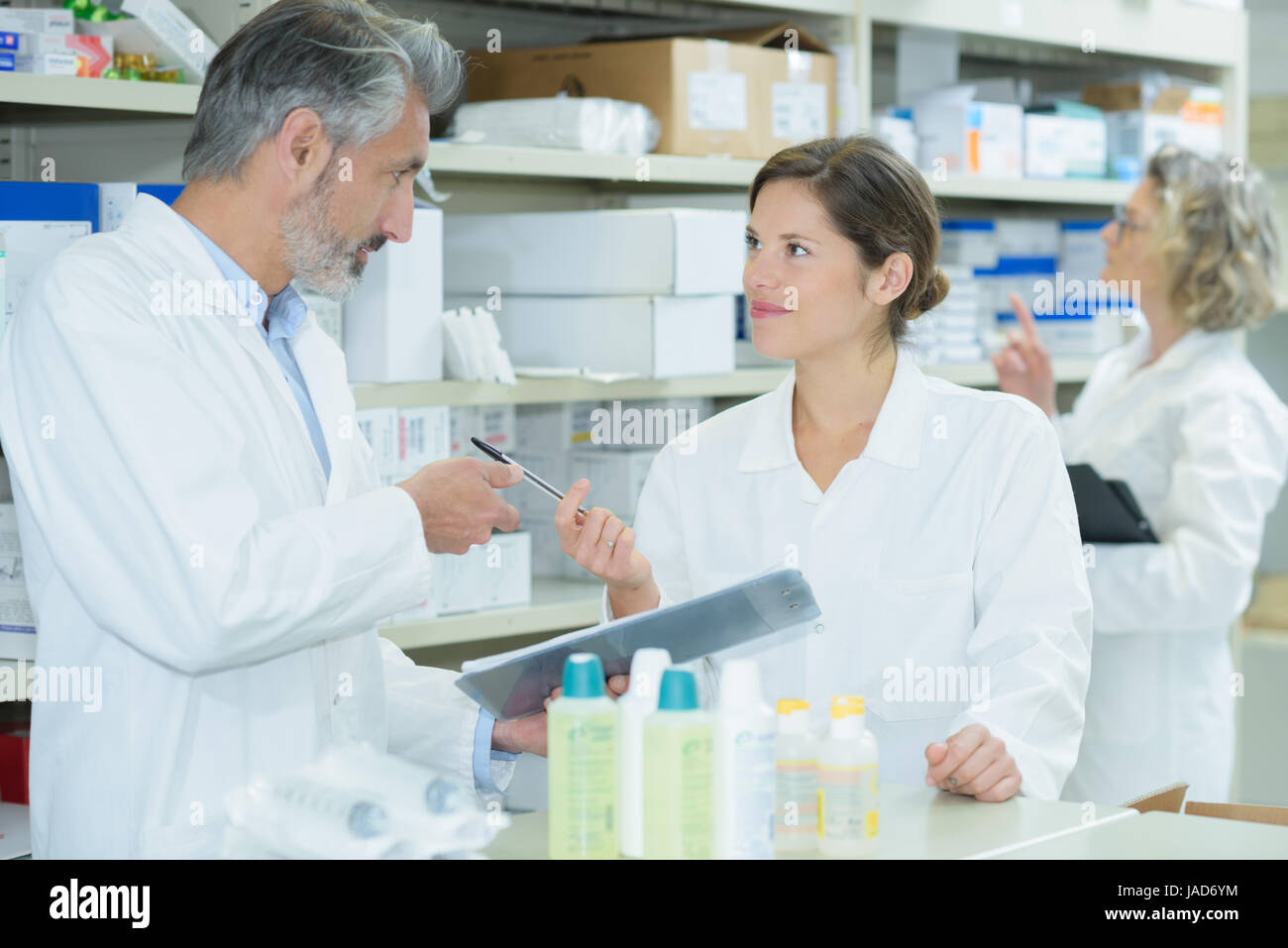 Фармацевт лаборант. Лаборатория на производстве. Специальность химик- биолог. Химия лаборатория. Эпидемиологическая лаборатория.