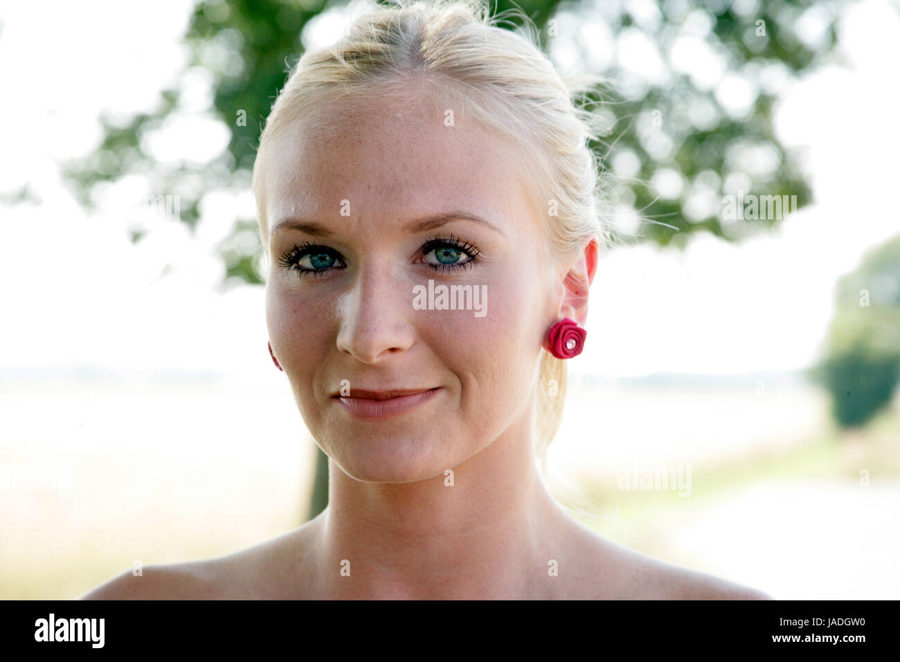 portrait of a pretty young woman Stock Photo - Alamy