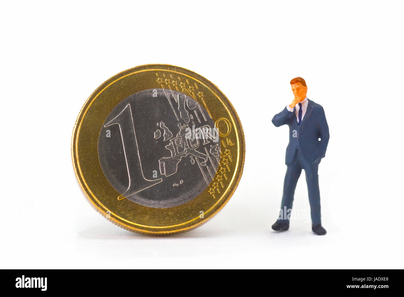 Manager Figur mit Euromünze auf hellem Hintergrund Stock Photo