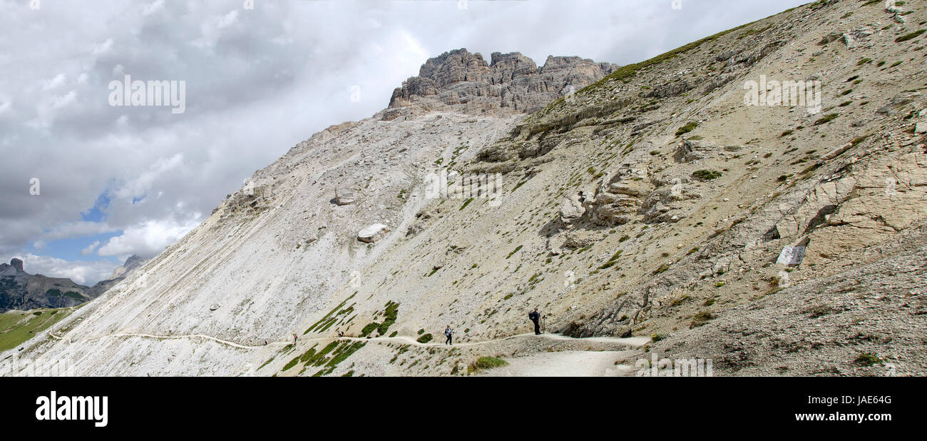 Geröllhalde nach Bergrutsch von den Drei Zinnen, Südtirol, Italien; boulder dump after mountain slide from the Three Peaks of Lavaredo, South Tyrol, Italy Stock Photo