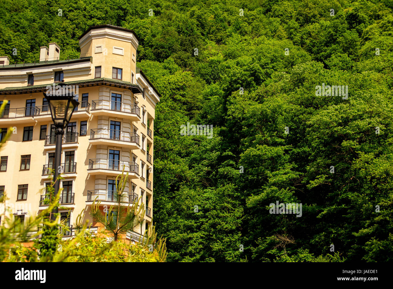 Hotel surrounded by forest hi-res stock photography and images - Alamy