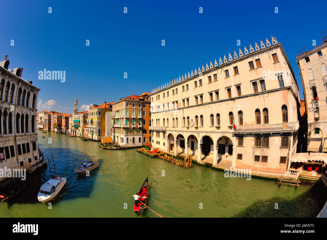 Gorgeous view of the Grand Canal and Basilica Santa Maria della Salute ...