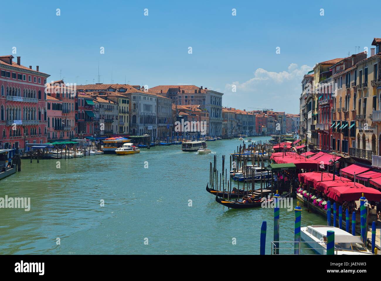Gorgeous view of the Grand Canal and Basilica Santa Maria della Salute ...