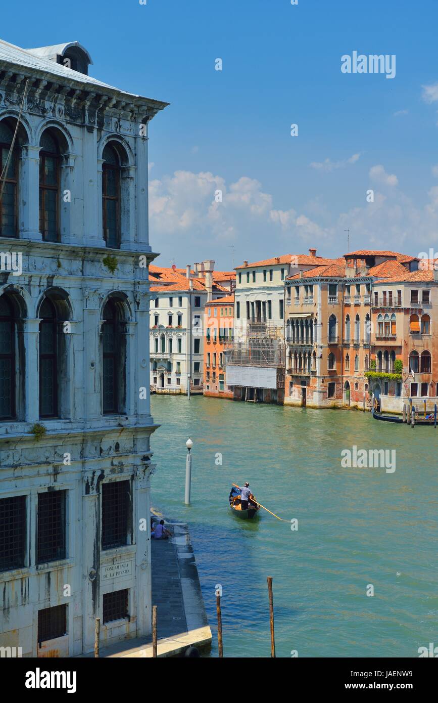 Gorgeous view of the Grand Canal and Basilica Santa Maria della Salute ...