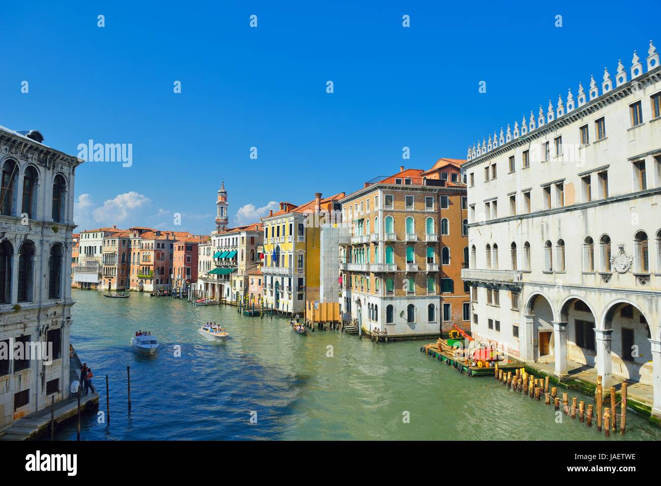 Gorgeous view of the Grand Canal and Basilica Santa Maria della Salute ...