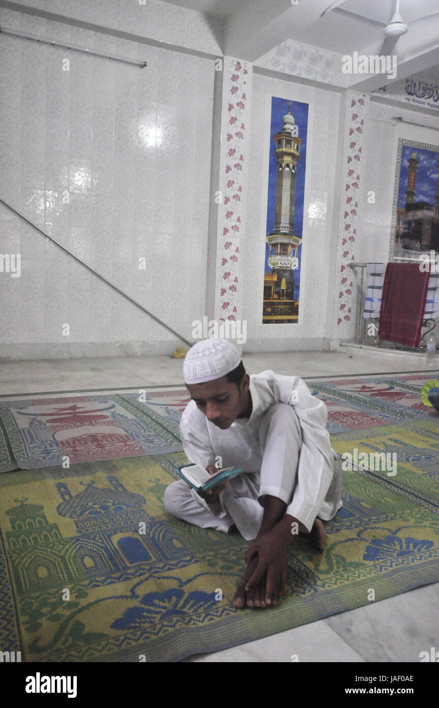 Abhisek Saha / Le Pictorium -  Prayer before Iftar during Ramadan in India  -  04/06/2017  -  India / Tripura / Agartala  -  INDIA,TRIPURA-4TH JUN:Peo Stock Photo