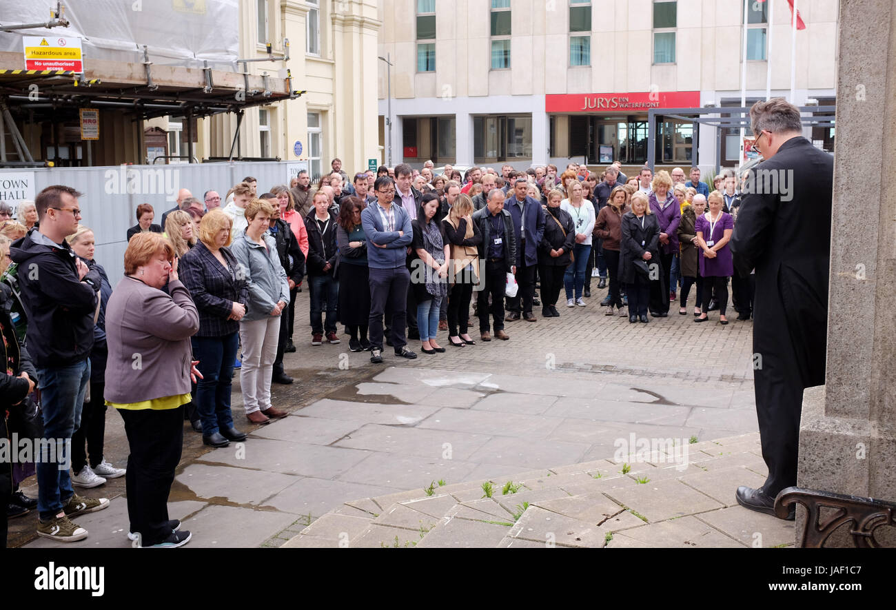 Brighton, UK. 6th June, 2017. Staff from Brighton Town Hall and members of the public join in a minutes silence  today in memory of those who died in the terrorist attack in London last weekend Credit: Simon Dack/Alamy Live News Stock Photo