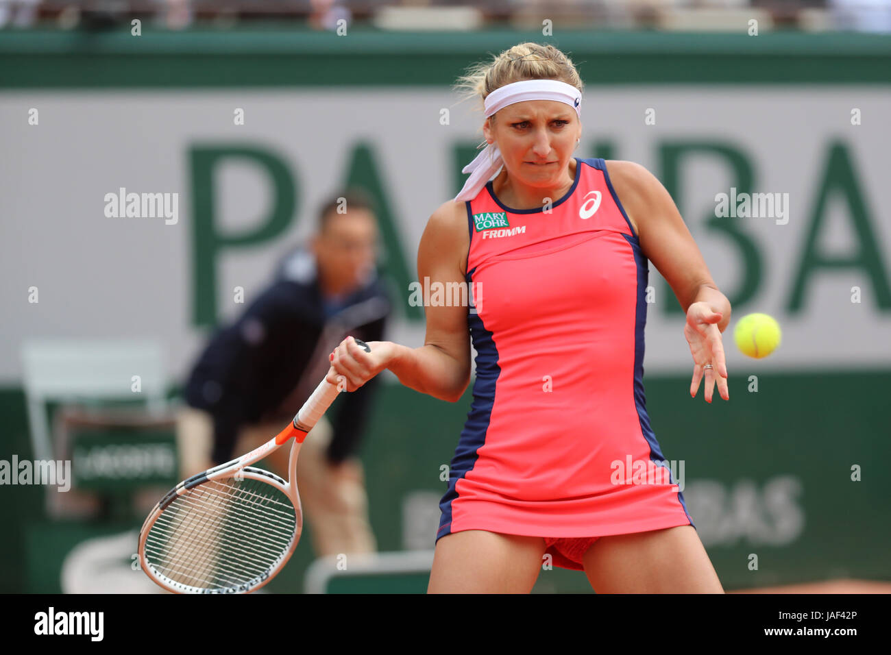 Paris, France. 06th June, 2017. Swiss tennis player Timea Bacsinszky is in  action during her match in the 1/4 final of the WTA French Open in Roland  Garros vs French tennis player