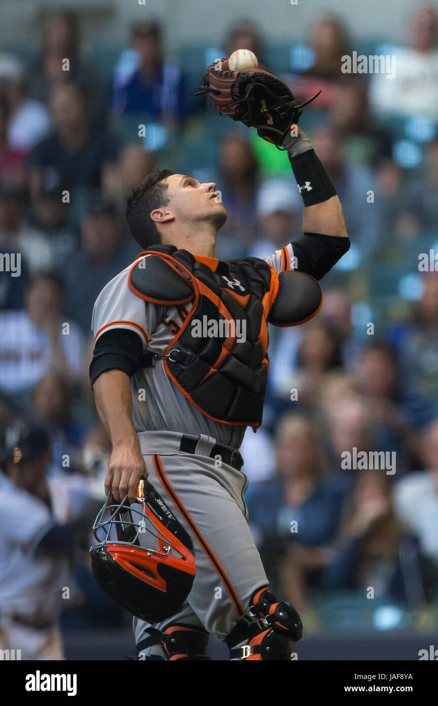 Milwaukee, WI, USA. 6th June, 2017. San Francisco Giants catcher Buster Posey #28 catches a foul ball in the Major League Baseball game between the Milwaukee Brewers and the San Francisco Giants at Miller Park in Milwaukee, WI. John Fisher/CSM/Alamy Live News Stock Photo
