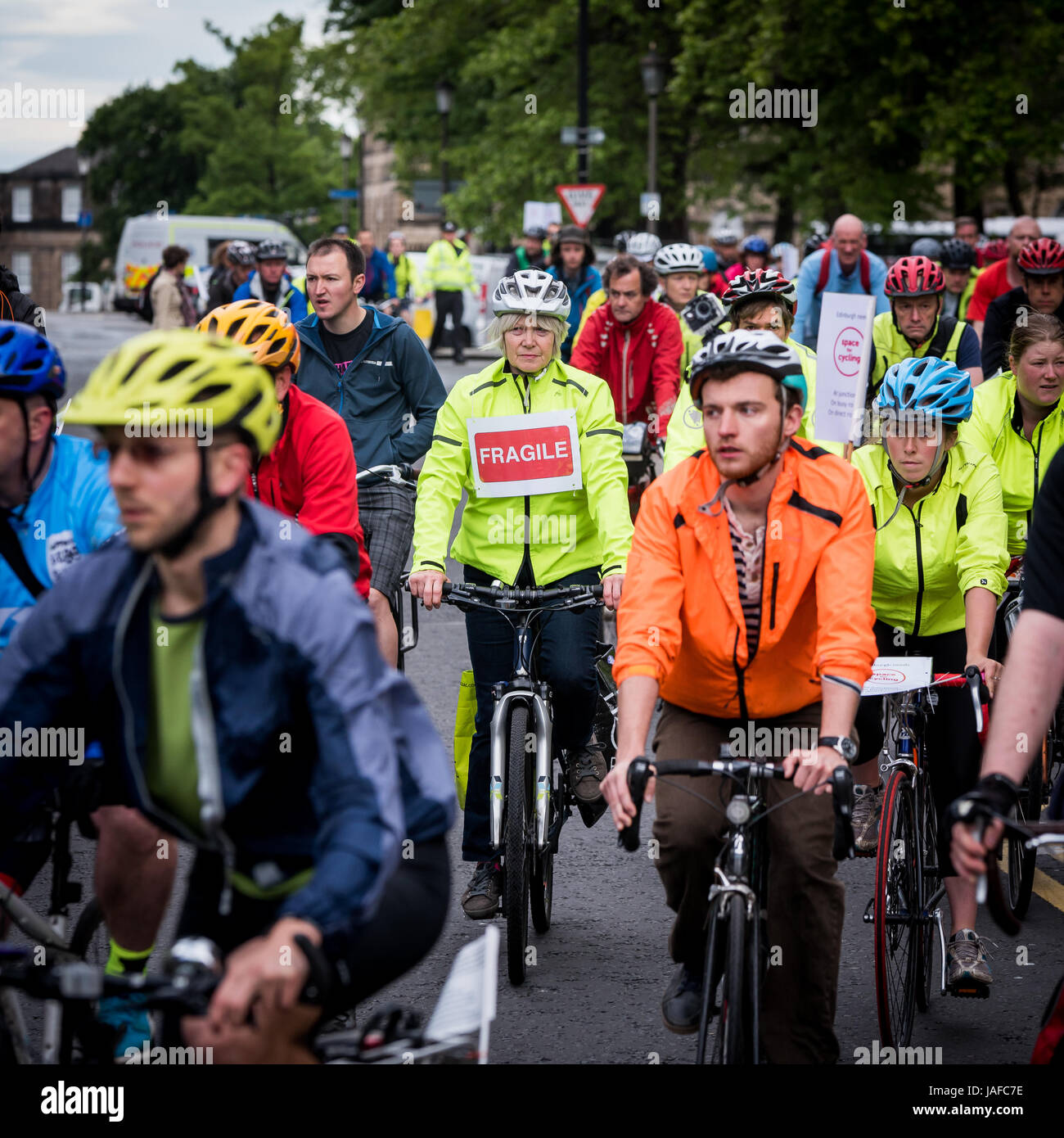 Edinburgh, UK. 7th Jun, 2017. Cyclists gathered at 8.30am on Wed 7 June 2017 in Edinburgh, Scotland, to commemorate medical student Zhi Min Soh with one minute's silence and a piper’s lament. She died one week earlier when her bike wheel got caught in the tram tracks on on Shandwick Place, Edinburgh. Credit: Andy Catlin/Alamy Live News Stock Photo