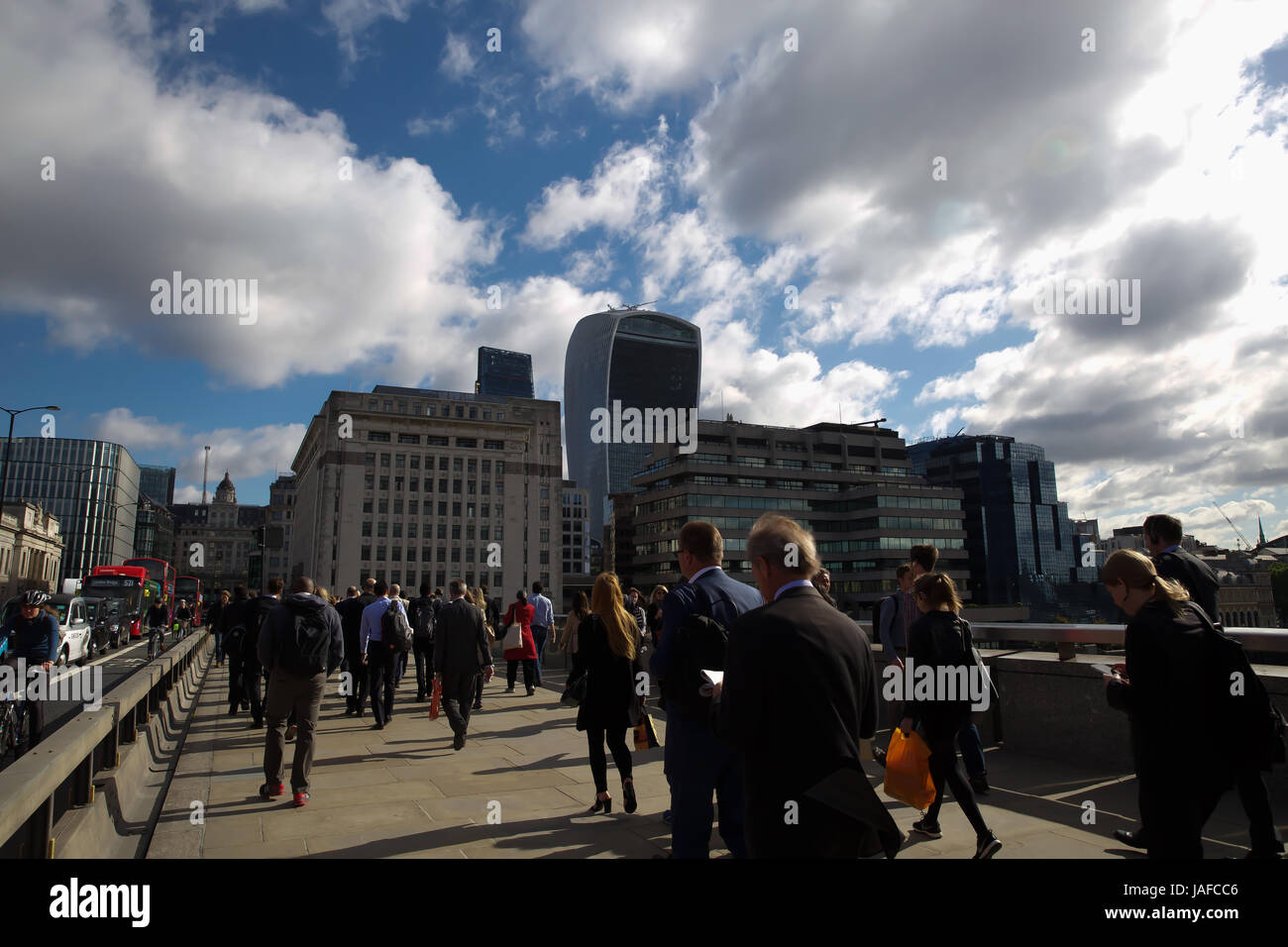London, UK. 7th June, 2017. Sunny and windy weather in London Credit: Keith Larby/Alamy Live News Stock Photo