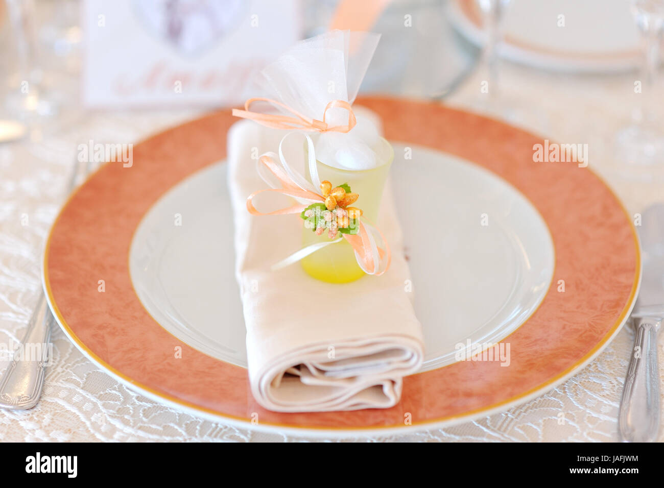 Wedding reception - beautiful table setting decoration Stock Photo - Alamy