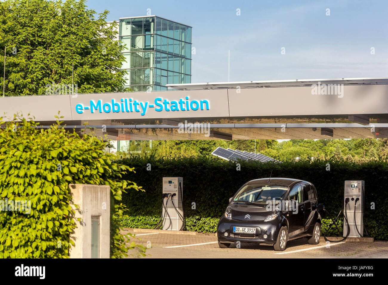 Solar charging station hires stock photography and images Alamy