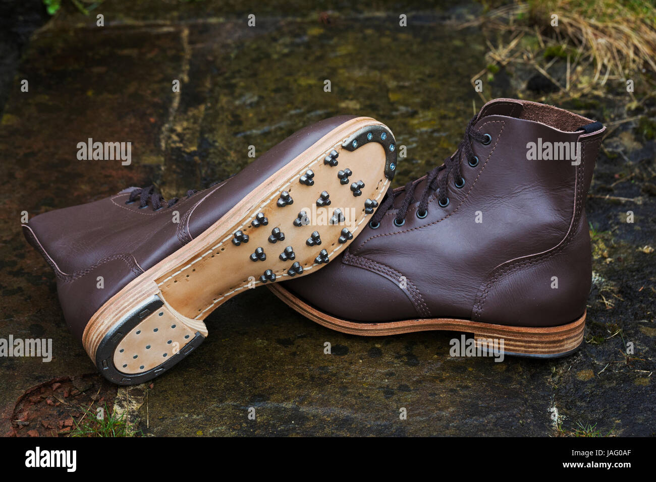 work boots with spikes