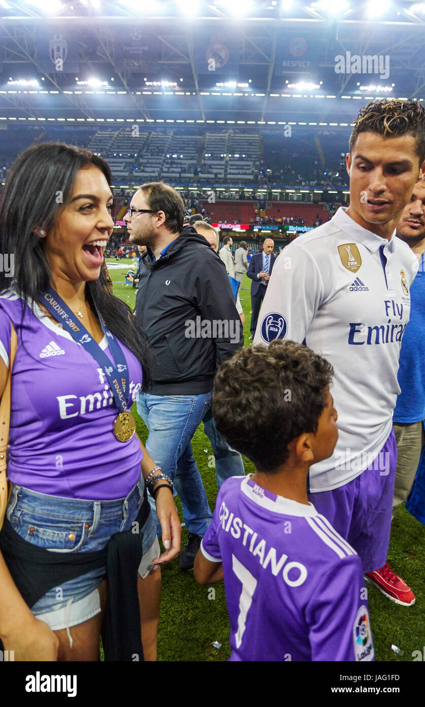 UEFA Champions League, Final, Cardiff, June 03 2017 Cristiano RONALDO, Real  Madrid 7 with girlfriend Georgina and son Cristiano Jr. celebrates the tr  Stock Photo - Alamy